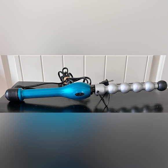 Bed Head Rock N' Roller Curling Wand for Tousled Waves and Texture, Regular - Picture 2 of 5